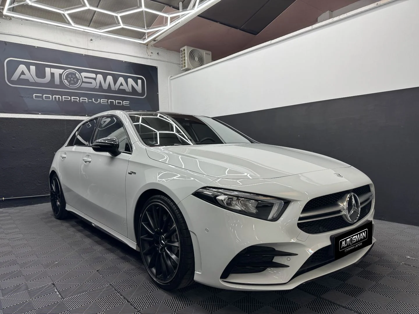 MERCEDES-BENZ Clase A AMG A 35 4MATIC 2022 Gasolina Blanco - Interior